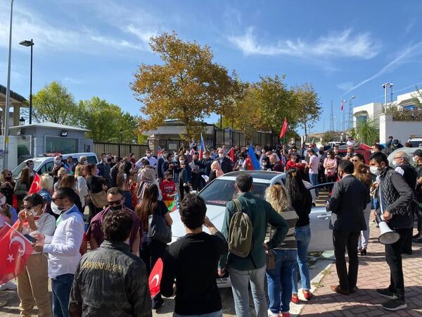 Автопробег в знак протеста против террора в Гяндже состоялся в Анкаре - фото Автопробег в знак протеста против террора в Гяндже состоялся в Анкаре - фото - Sputnik Азербайджан