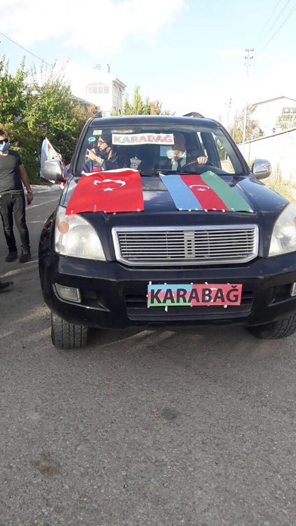 Автопробег в знак протеста против террора в Гяндже состоялся в Анкаре - фото Автопробег в знак протеста против террора в Гяндже состоялся в Анкаре - фото - Sputnik Азербайджан