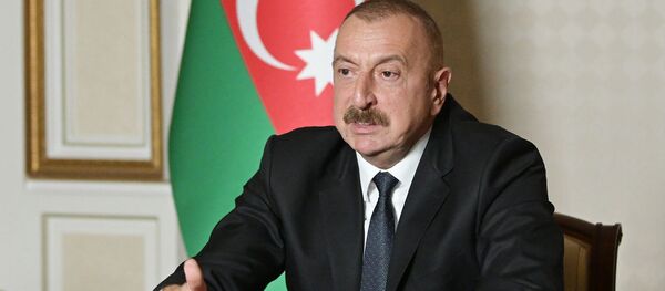 Президент Азербайджана Ильхам Алиев во время обращении к наци Президент Азербайджана Ильхам Алиев во время обращении к наци - Sputnik Азербайджан