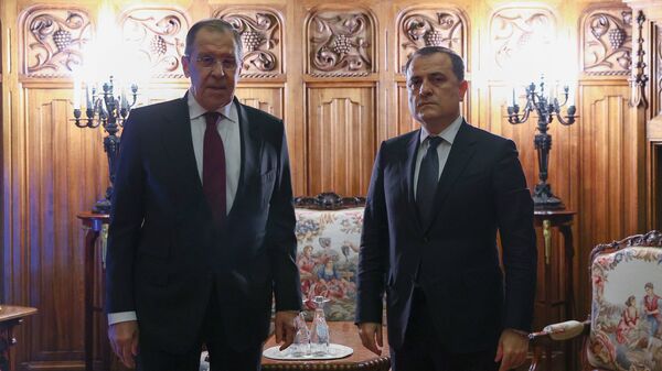 Министр иностранных дел Азербайджана Джейхун Байрамов и министр иностранных дел РФ Сергей Лавров  - Sputnik Азербайджан
