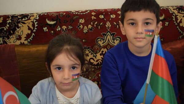 Трое бойцов из одной семьи на передовой: татская община ждет вестей о Победе – видео - Sputnik Азербайджан