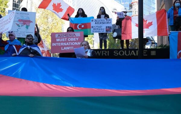 Kanadada Gəncədəki terror aktları ilə bağlı yürüş  - Sputnik Azərbaycan