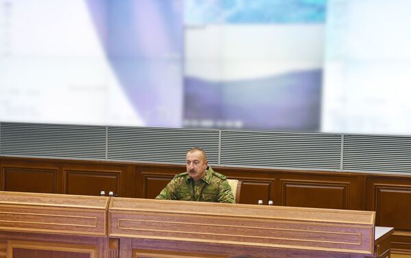Президент Ильхам Алиев в Центральном командном пункте Министерства обороны - Sputnik Азербайджан