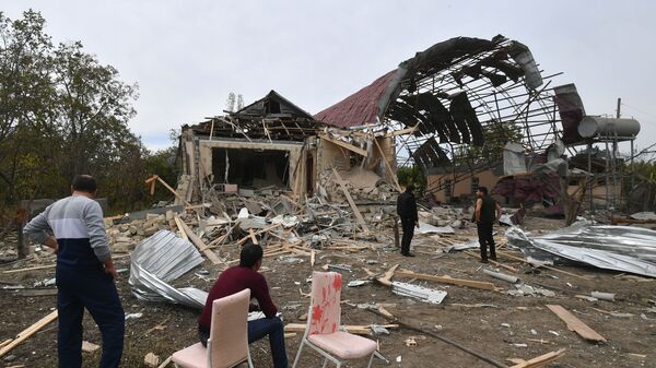 Разрушенные в результате обстрела ВС Армении дома в Агджабединском районе, фото из архива - Sputnik Азербайджан