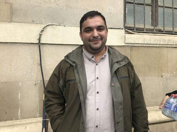 Мама солдата: пусть возвратится живым и здоровым, с честью выполнив долг перед Родиной Мама солдата: пусть возвратится живым и здоровым, с честью выполнив долг перед Родиной - Sputnik Азербайджан