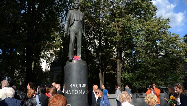 Памятник Муслиму Магомаеву в Москве, фото из архива - Sputnik Azərbaycan