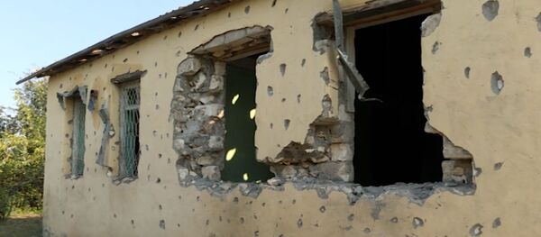 Дома и фермы разрушены, повсюду осколки - ситуация в Агджабеди Дома и фермы разрушены, повсюду осколки - ситуация в Агджабеди - Sputnik Азербайджан