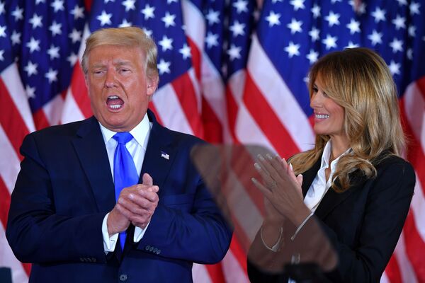 Дональд Трамп и Мелания Трамп в Белом доме в день выборов в США - Sputnik Azərbaycan