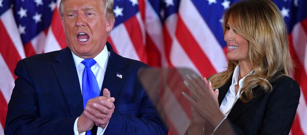 Дональд Трамп и Мелания Трамп в Белом доме в день выборов в США - Sputnik Азербайджан
