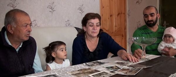 Ваза вновь наполнится фруктами: Мамедовы 27 лет спустя возвращаются в Физули  - Sputnik Азербайджан