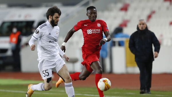 Матч 3-го тура групповой стадии Лиги Европы между турецким «Сивасспором» и азербайджанским «Карабахом» - Sputnik Azərbaycan