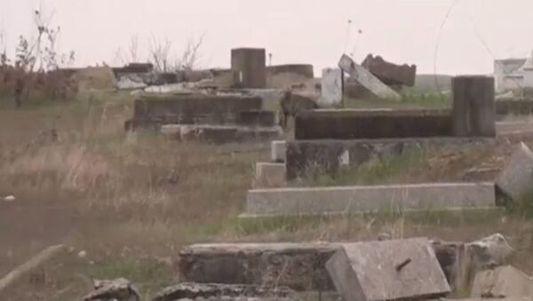 Кладбище в оккупированном Физулинском районе Азербайджана - Sputnik Азербайджан