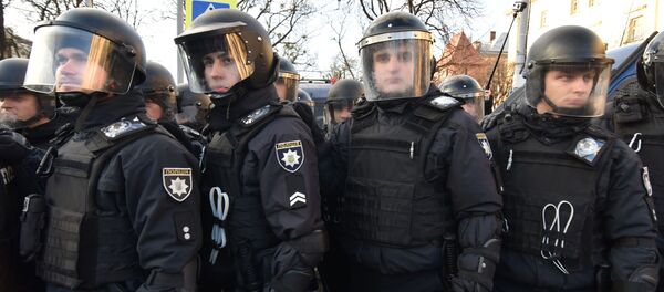 Сотрудники полиции в Украине, фото из архива Сотрудники полиции в Украине, фото из архива - Sputnik Азербайджан