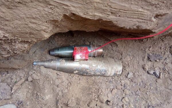 Неразорвавшийся снаряд, обнаруженный саперами ANAMA - Sputnik Азербайджан