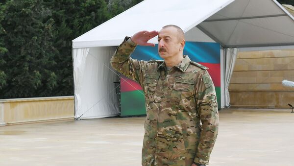 Президент Азербайджана Ильхам Алиев на Шехидляр хиябаны - Sputnik Azərbaycan