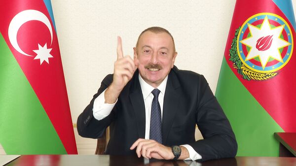 Президент Ильхам Алиев во время обращения к народу - Sputnik Азербайджан
