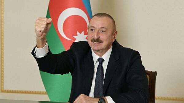 Президент Ильхам Алиев во время обращения к народу - Sputnik Азербайджан