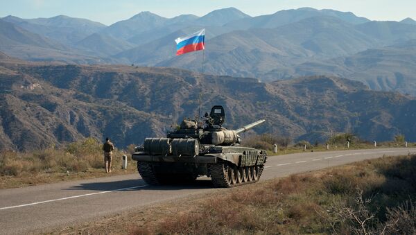 Российский танк в Нагорном Карабахе - Sputnik Azərbaycan