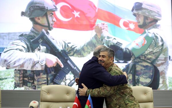 Министр обороны Азербайджана Закир Гасанов провел встречу с турецким коллегой Хулуси Акаром - Sputnik Азербайджан