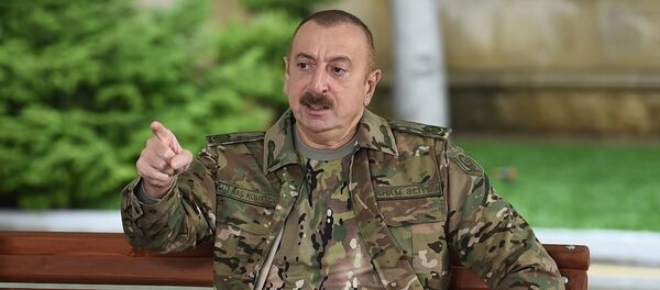 Президент Азербайджана Ильхам Алиев и Первая леди Мехрибан Алиева встретились с военнослужащими, проходящими лечение в Клиническом медцентре №1 - Sputnik Азербайджан