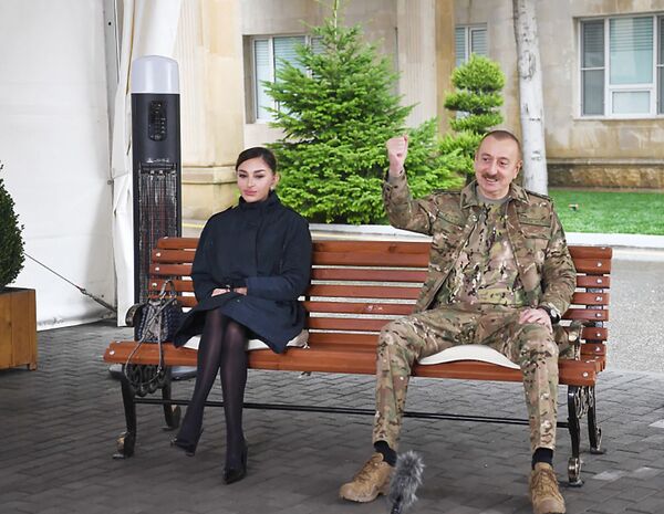 Президент Алиев: победу одержали не наши технические средства, а наши солдаты и офицеры Президент Алиев: победу одержали не наши технические средства, а наши солдаты и офицеры - Sputnik Азербайджан