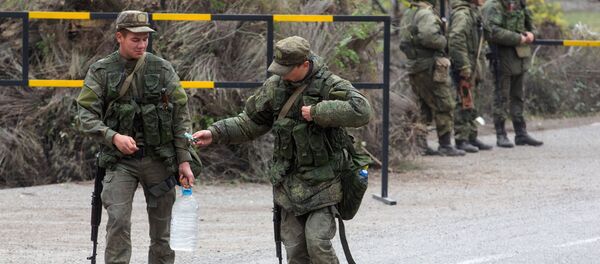 Российские военнослужащие из состава миротворческих сил патрулируют город Лачин, фото из архива Российские военнослужащие из состава миротворческих сил патрулируют город Лачин, фото из архива - Sputnik Азербайджан