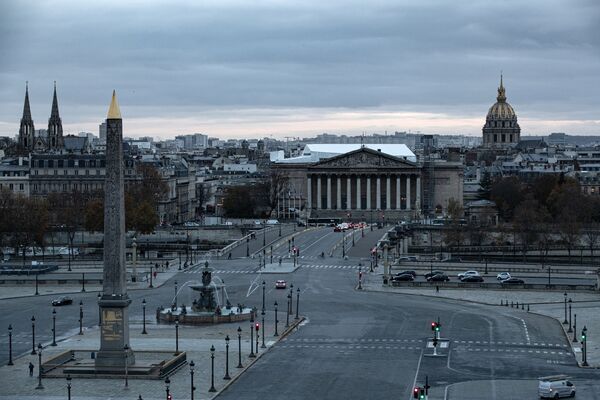 Вид сверху на площадь Согласия и здание Национального собрания в Париже, Франция - Sputnik Азербайджан