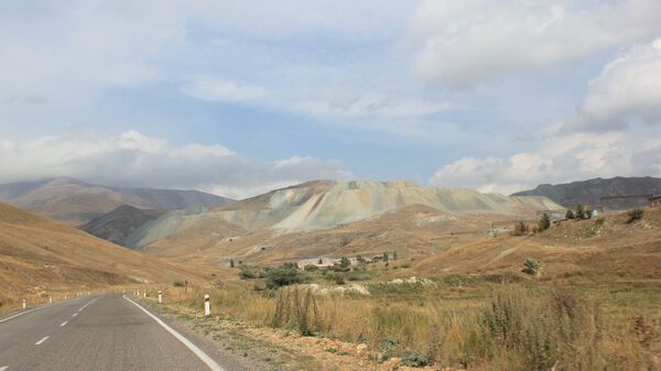 На золотоносном месторождении Зод близ Кельбаджара - Sputnik Азербайджан