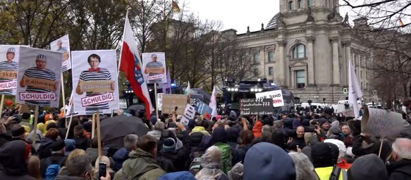 Против ограничений и локдауна. Волна протестов накрыла Европу - Sputnik Азербайджан