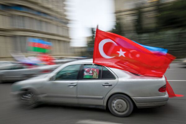 Автопробег, посвященный освобождению Агдама в Баку - Sputnik Азербайджан
