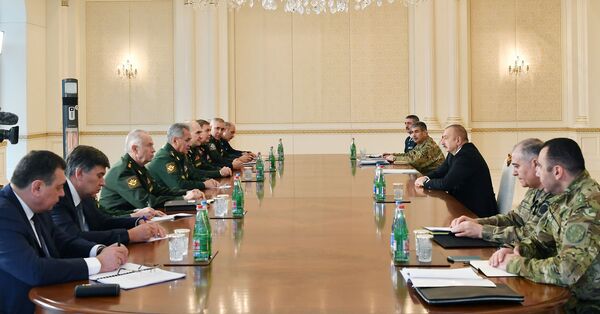 Глава Минобороны РФ в Баку встретился с президентом Ильхамом Алиевым и Закиром Гасановым Глава Минобороны РФ в Баку встретился с президентом Ильхамом Алиевым и Закиром Гасановым - Sputnik Азербайджан