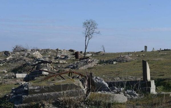 Кладбище села Кюрдлер Физулинского района - Sputnik Азербайджан