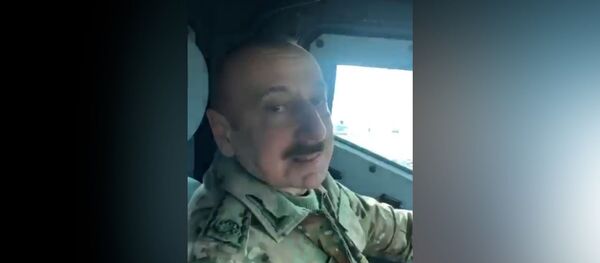 Ни одного уцелевшего здания - видео поездки Ильхама Алиева и Мехрибан Алиевой в Агдам - Sputnik Азербайджан