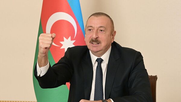 Prezident İlham Əliyev xalqa müraciəti zamanı - Sputnik Azərbaycan