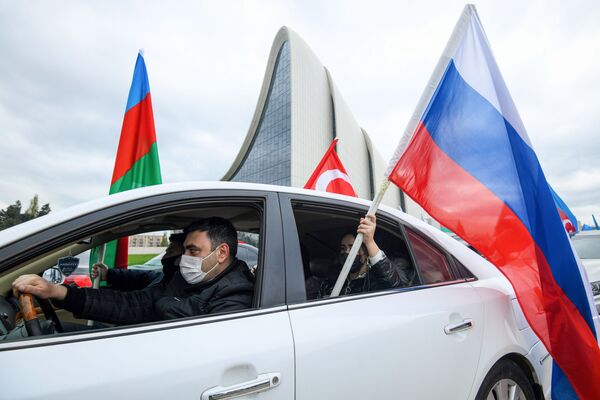 Автопробег, посвященный освобождению Кельбаджара в Баку - Sputnik Azərbaycan