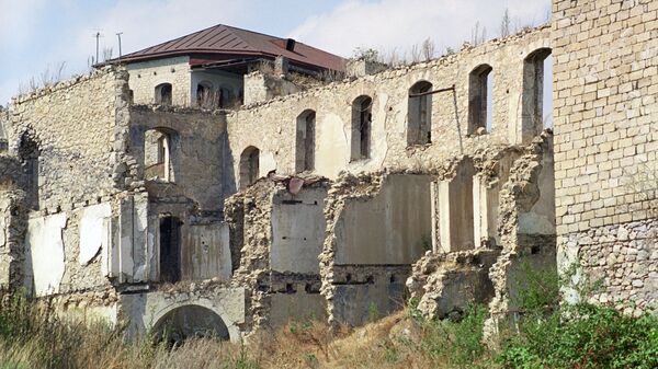 Şuşa şəhərində dağılmış evlər, arxiv şəkli - Sputnik Azərbaycan