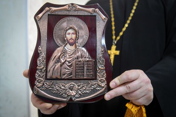 Православную икону, найденную в Гадруте, передали в храм Русской церкви в Баку - Sputnik Азербайджан