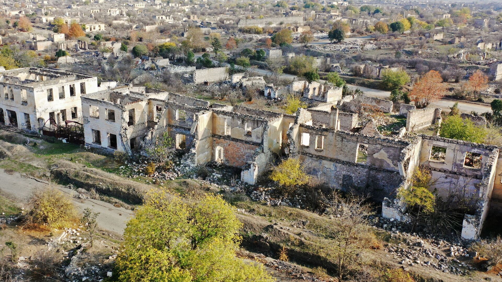 Вид на разрушенный город Агдам с высоты птичьего полета - Sputnik Азербайджан, 1920, 01.08.2021