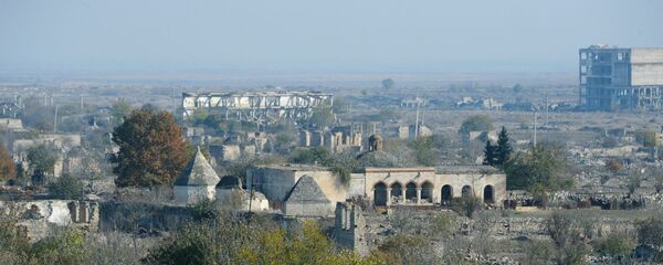 Dağıdılmış Ağdam şəhərinə mənzərə - Sputnik Азербайджан