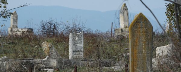 Füzulidə azərbaycanlıların qəbiristanlığı Füzulidə azərbaycanlıların qəbiristanlığı - Sputnik Азербайджан