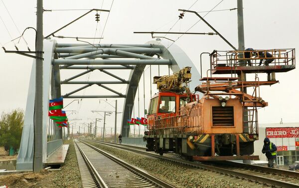 Железнодорожный мост возле Хырдаланского круга  - Sputnik Азербайджан