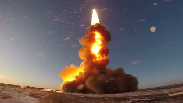 Испытательный пуск новой ракеты российской системы противоракетной обороны на полигоне Сары-Шаган в Казахстане - Sputnik Azərbaycan