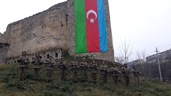 Azərbaycan Ordusunda Vətən müharibəsi şəhidlərinin xatirəsi anılıb  - Sputnik Азербайджан