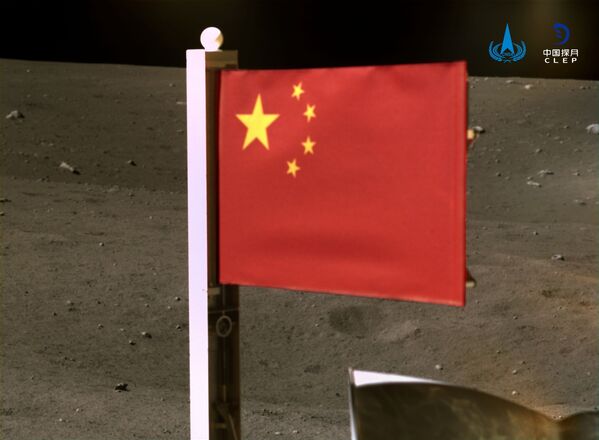 Государственный флаг Китая установлен на Луне - Sputnik Азербайджан