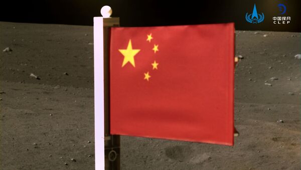 Государственный флаг Китая установлен на Луне - Sputnik Azərbaycan