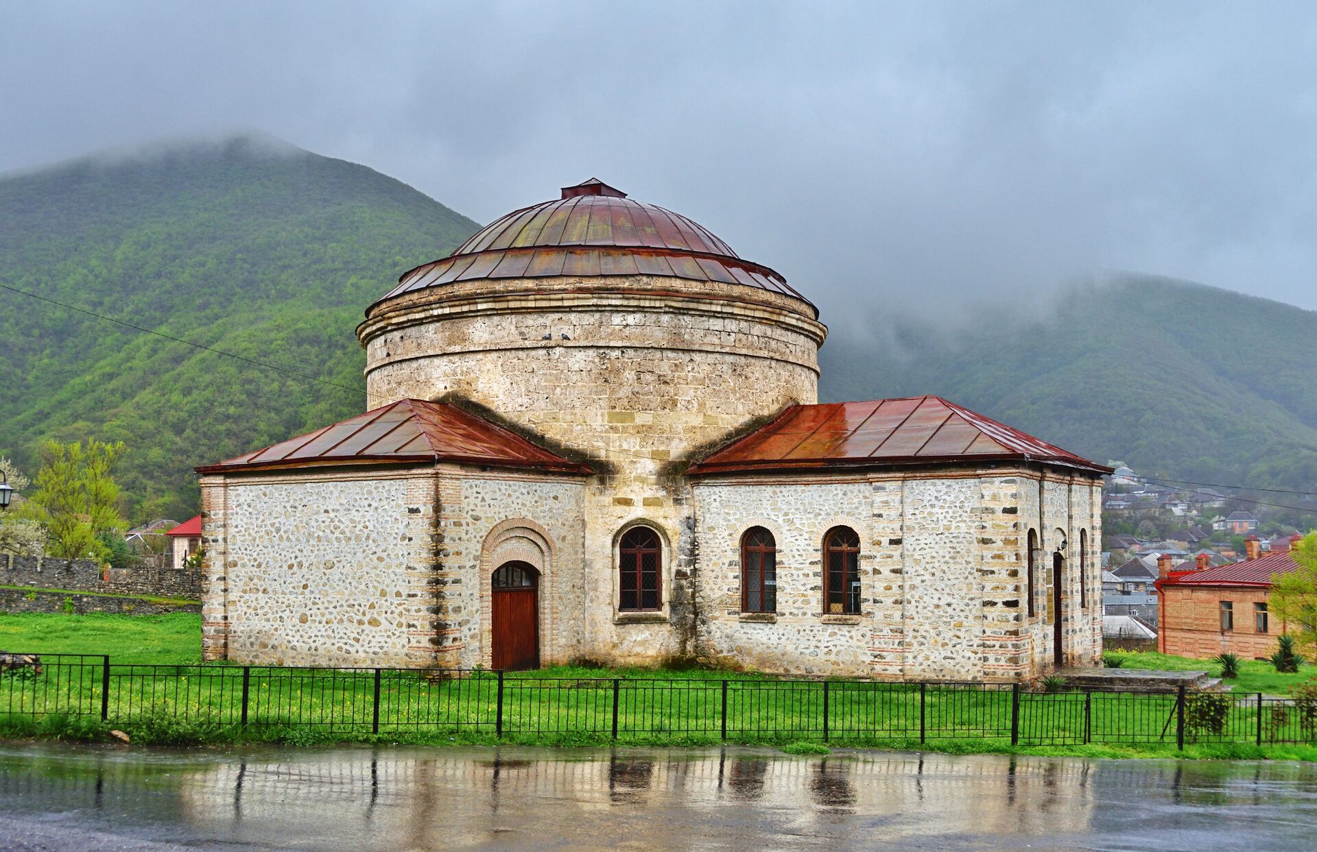 Трехсвятительская церковь Шеки - Sputnik Azərbaycan, 1920, 12.04.2023
