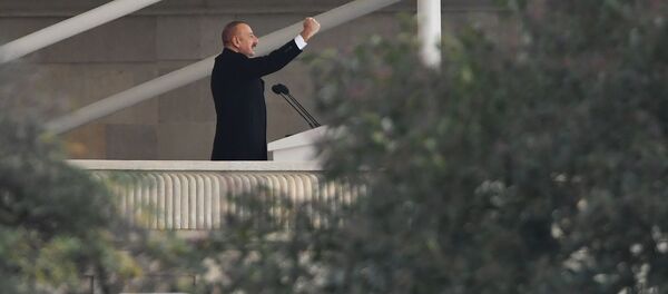 İlham Əliyev paradda çıxış edir İlham Əliyev paradda çıxış edir - Sputnik Азербайджан