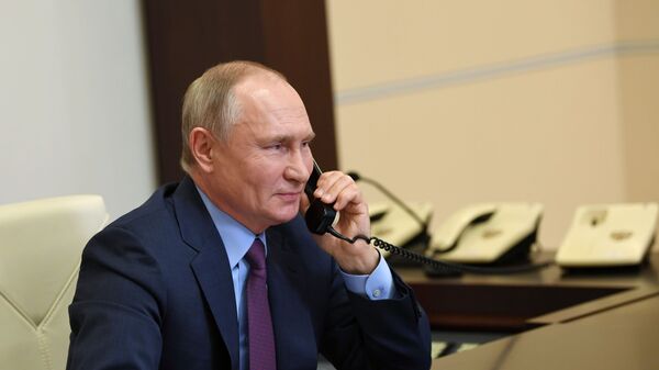Президент РФ Владимир Путин во время встречи в режиме видеоконференции, фото из архива - Sputnik Azərbaycan
