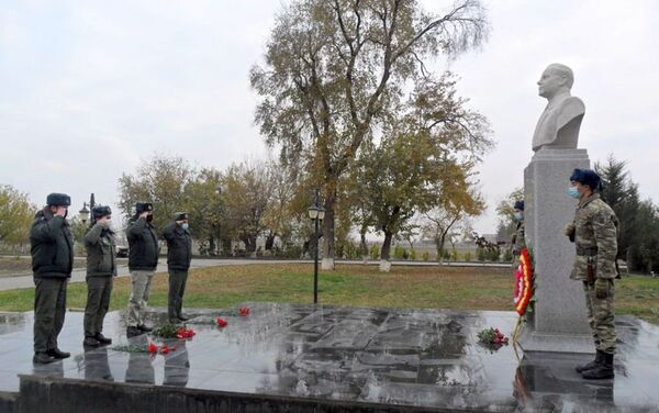 Во всех подразделениях и ведомствах ВС Азербайджана почтили память Гейдара Алиева - Sputnik Азербайджан