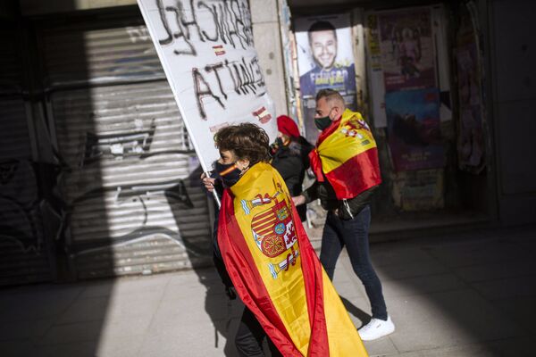 Участники антиправительственной акции в Мадриде, Испания - Sputnik Азербайджан